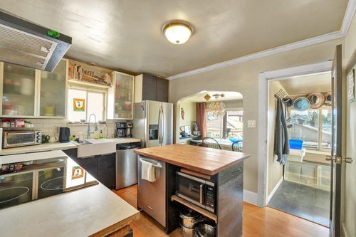 2150 Nanaimo St, Vancouver, BC, V5N5C7 | Card Image