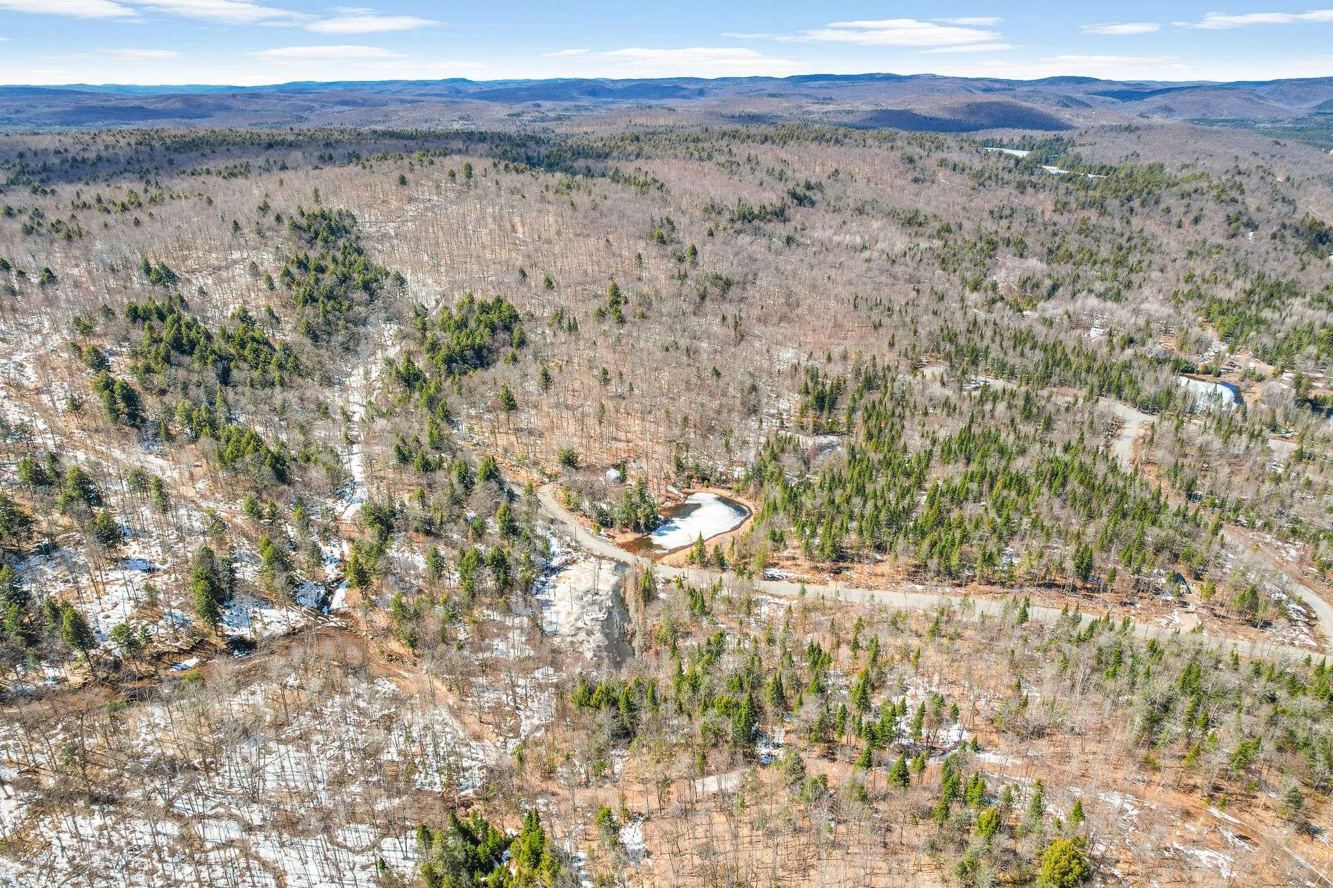 Land in Saint-Alexis-des-Monts 2