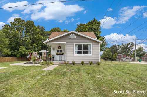 9012 Stebbins St, Montague, MI, 49437-1052 | Card Image