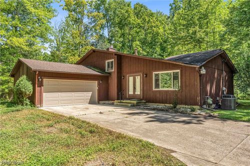 27371 Bagley Rd, Olmsted Twp, OH, 44138-1008 | Card Image