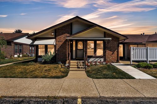 40673 Newport Dr, Plymouth, MI, 48170-4742 | Card Image