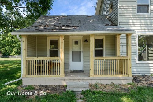 240 W 3rd St, Imlay City, MI, 48444-1032 | Card Image