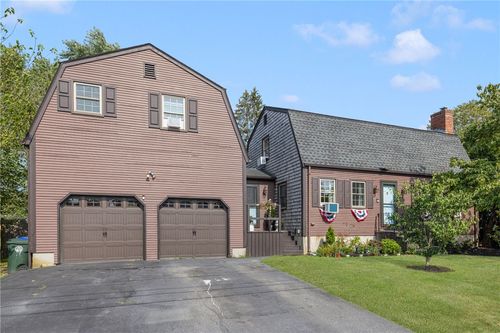 45 E St, Bristol, RI, 02809-3120 | Card Image