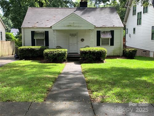 2124 Bay St, Charlotte, NC, 28205-6008 | Card Image