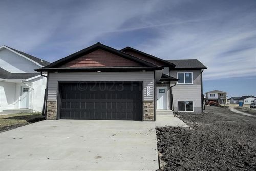 1637 10th Ave S, Fargo, ND, 58103-3013 | Card Image