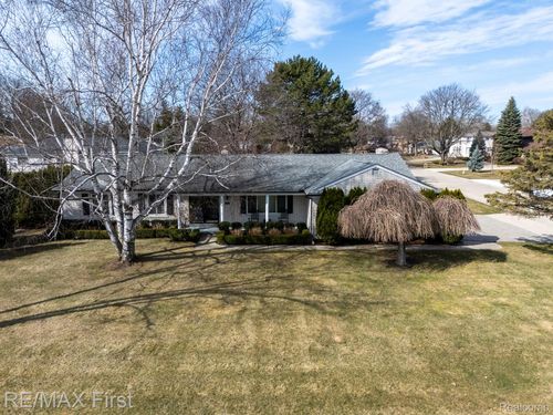 38621 Santa Barbara St, Clinton Township, MI, 48036-4021 | Card Image