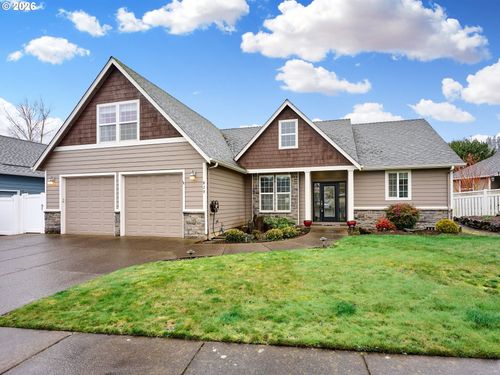 829 Pioneer Dr, Silverton, OR, 97381-8726 | Card Image