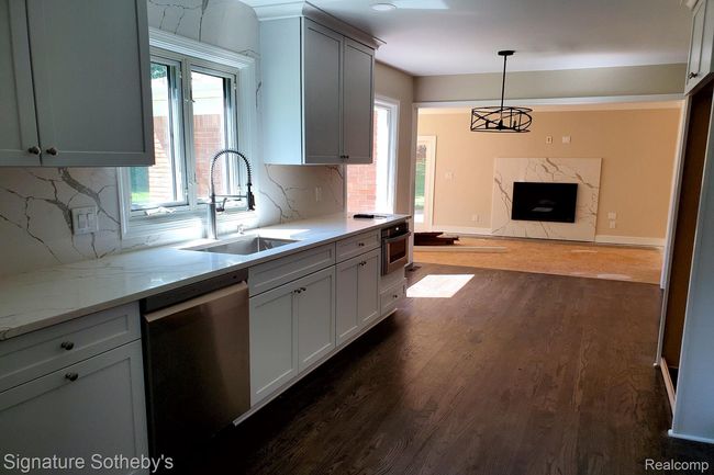Open kitchen to family room | Image 6
