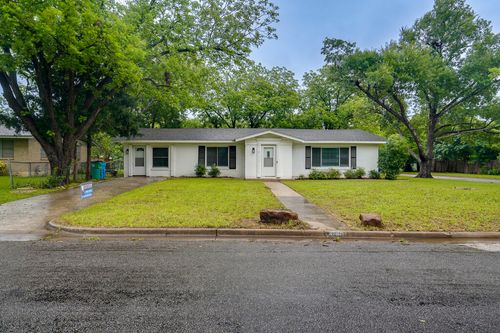 1800 Grace St, Taylor, TX, 76574-1413 | Card Image