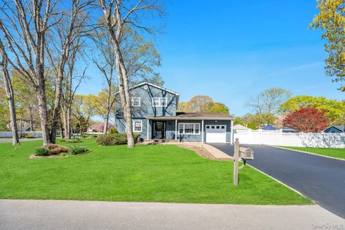 56 Pamlico Ave, Ronkonkoma, NY, 11779-6054 | Card Image