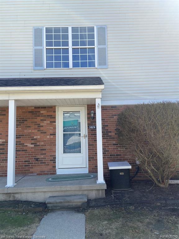 Lake Meadow Dr, Harrison Township, MI 48045