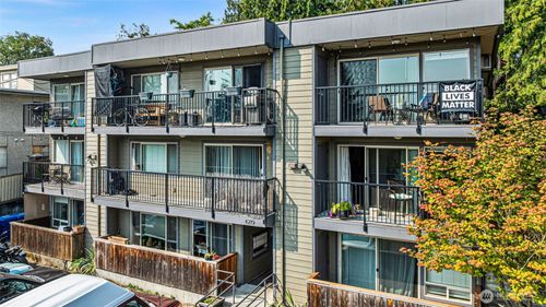 apt-2-4219 Whitman Ave N, Seattle, WA, 98103-7352 | Card Image