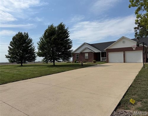 9507 Woodcrest Pl, Breese, IL, 62230-3683 | Card Image