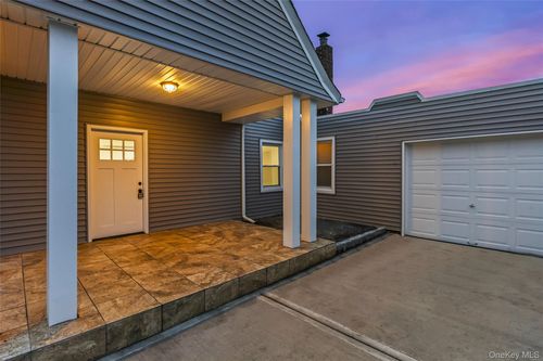 3322 Parkway Dr, Baldwin, NY, 11510-5128 | Card Image