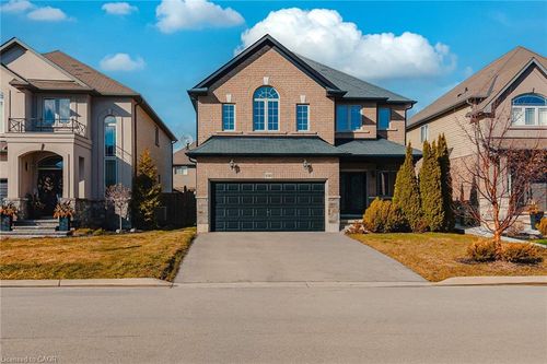 100 Garinger Cres, Binbrook, ON, L0R1C0 | Card Image