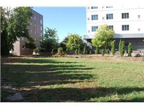 2530 Essex St Se, Minneapolis, MN, 55414-3402 | Card Image
