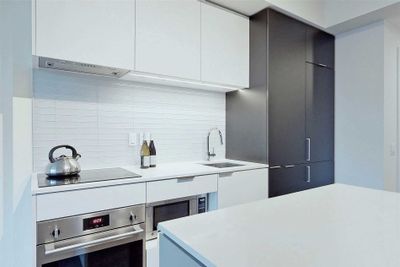 909 - 33 Helendale Ave, Condo with 1 bedrooms, 1 bathrooms and null parking in Toronto ON | Image 2