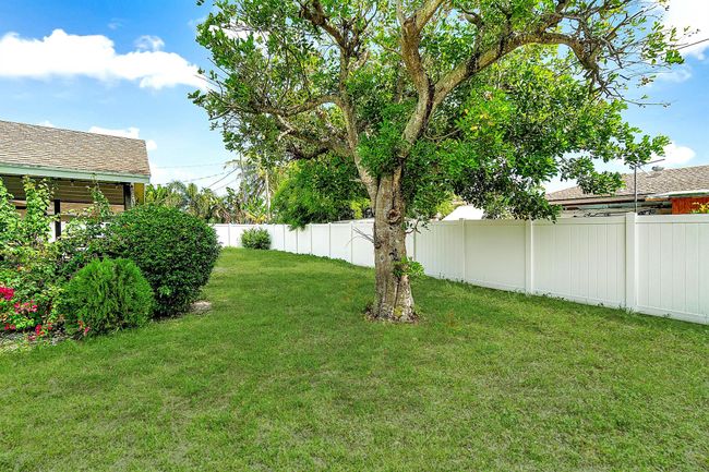 981 Wynndale Way, House other with 3 bedrooms, 2 bathrooms and null parking in Lantana FL | Image 26