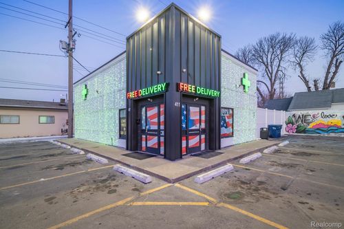 411 Lafayette Ave, Bay City, MI, 48708-7851 | Card Image