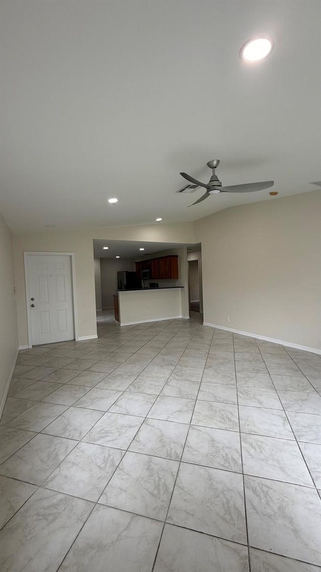 2131 Sw Newport Isles Boulevard Boulevard, House other with 3 bedrooms, 2 bathrooms and null parking in Port St Lucie FL | Image 4