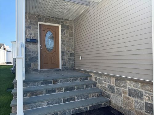 102 Elm Ave, Glen Cove, NY, 11542-3179 | Card Image