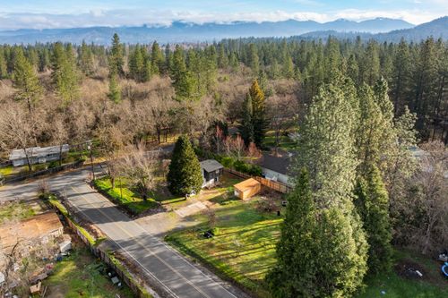 3237 De Woody Lane, Grants Pass, OR, 97527 | Card Image