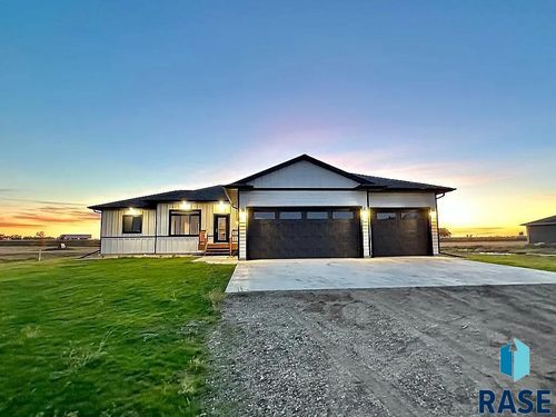 627 S Byron Blvd, Chamberlain, SD, 57325-9717 | Card Image