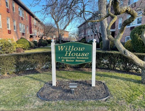 f25-61 Maine Ave, Rockville Centre, NY, 11570-3668 | Card Image