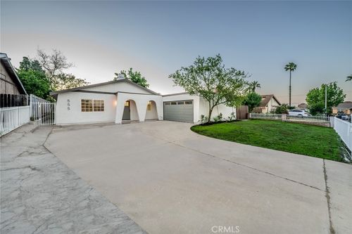 555 N Chestnut Ave, Rialto, CA, 92376-5203 | Card Image