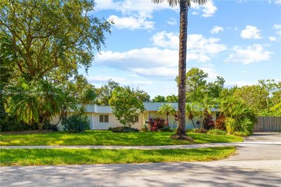 15200 Sw 81st Ave, House other with 4 bedrooms, 3 bathrooms and null parking in Palmetto Bay FL | Image 2