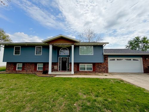 150 Woodland Dr, Salem, IL, 62881-2635 | Card Image