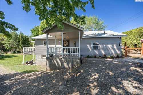 805 Babs Ave, Benton City, WA, 99320-7768 | Card Image