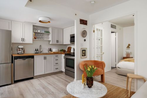 315-30 Western Battery Rd, Toronto, ON, M6K3N9 | Card Image