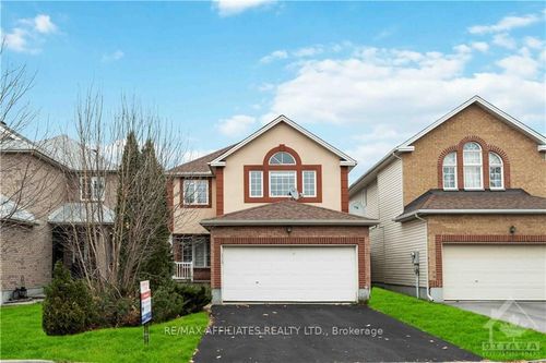 14 Craighall Cir, Ottawa, ON, K1T4B4 | Card Image