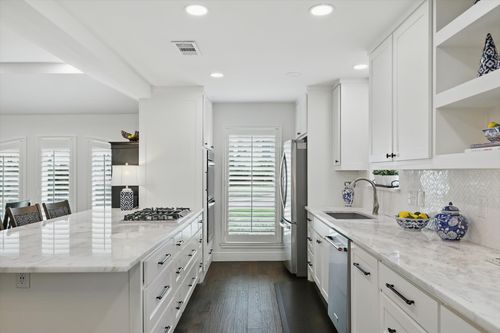 1709 Sutters Mill Dr, Carrollton, TX, 75007-5116 | Card Image