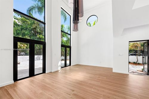 3000-3000 Blaine St, Miami, FL, 33133-4620 | Card Image
