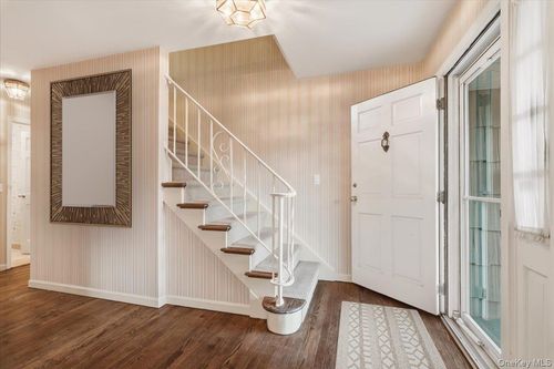 71 Midchester Ave, White Plains, NY, 10606-3818 | Card Image