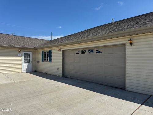 3112 Nebraska Dr, Bismarck, ND, 58503-1636 | Card Image