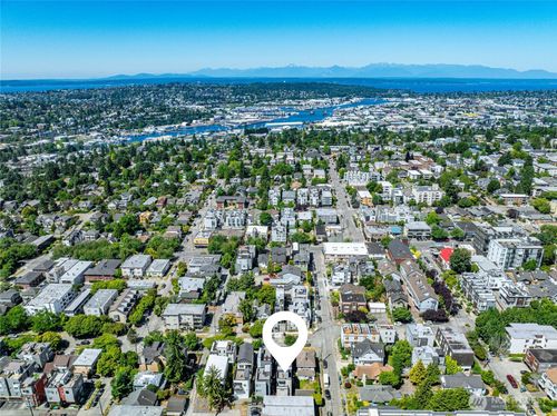 4222 Linden Avenue N, Seattle, WA, 98103 | Card Image