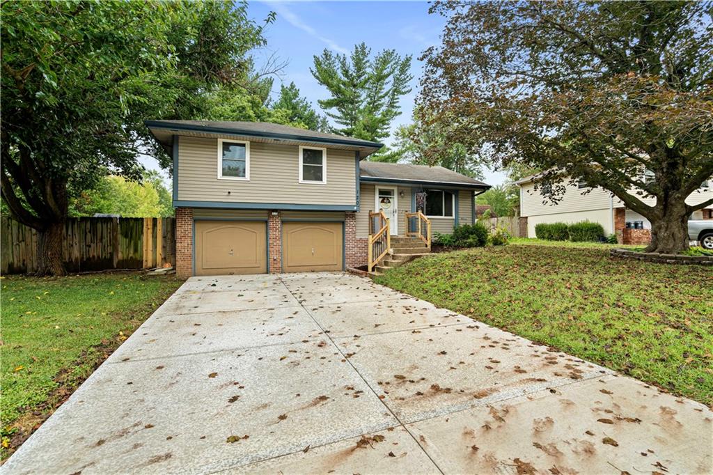 Gladstone Dr, Blue Springs, MO 64014