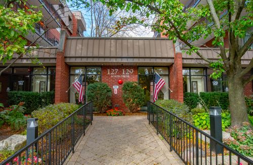 unit-507-127 Acacia Cir, Indian Head Park, IL, 60525-9052 | Card Image