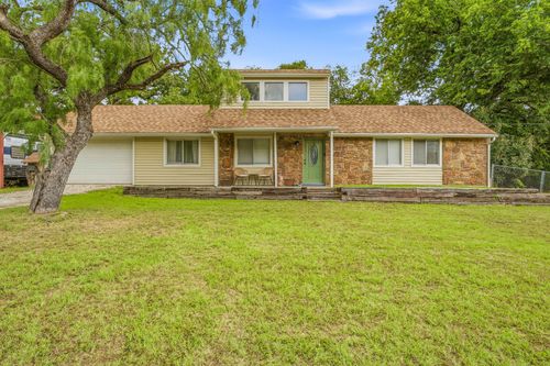 2916 Waterwood Dr, Granbury, TX, 76048-4218 | Card Image