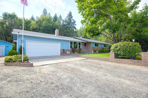 364 Genverna Gln, Grants Pass, OR, 97527-7512 | Card Image