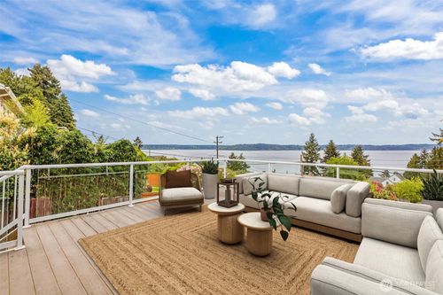 8450 E Side Dr Ne, Tacoma, WA, 98422-1136 | Card Image