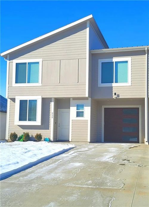 212 N Mcgee St, Tonganoxie, KS, 66086-9341 | Card Image