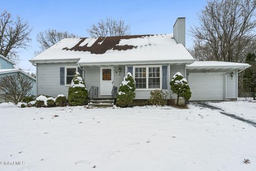 8 Allyson Ct, Colonie, NY, 12205-4940 | Card Image