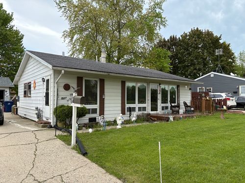 1937 Western Ave, Waukegan, IL, 60087-4924 | Card Image