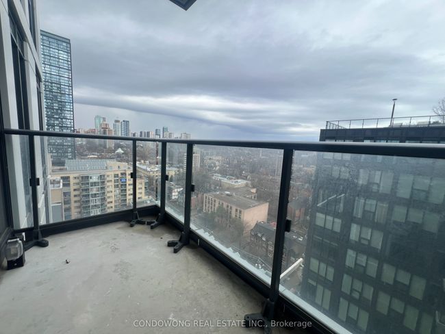 1733 - 251 Jarvis St, Condo with 2 bedrooms, 1 bathrooms and 1 parking in Toronto ON | Image 9