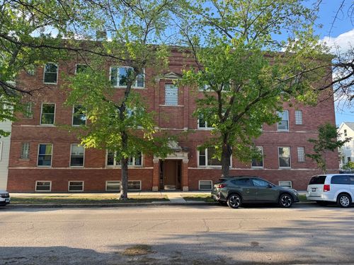 3w-2206 W School St, Chicago, IL, 60618-6300 | Card Image