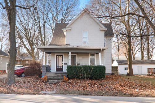 910 N Center St, Bloomington, IL, 61701-2911 | Card Image